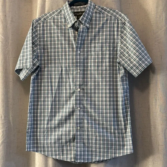 Eddie Bauer Button Down Mens Size M Blue and White Wrinkle Resistant Relaxed - Picture 2 of 6
